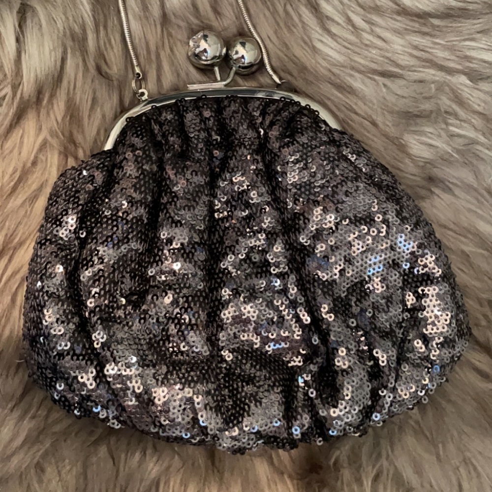 Grey sparkly clutch